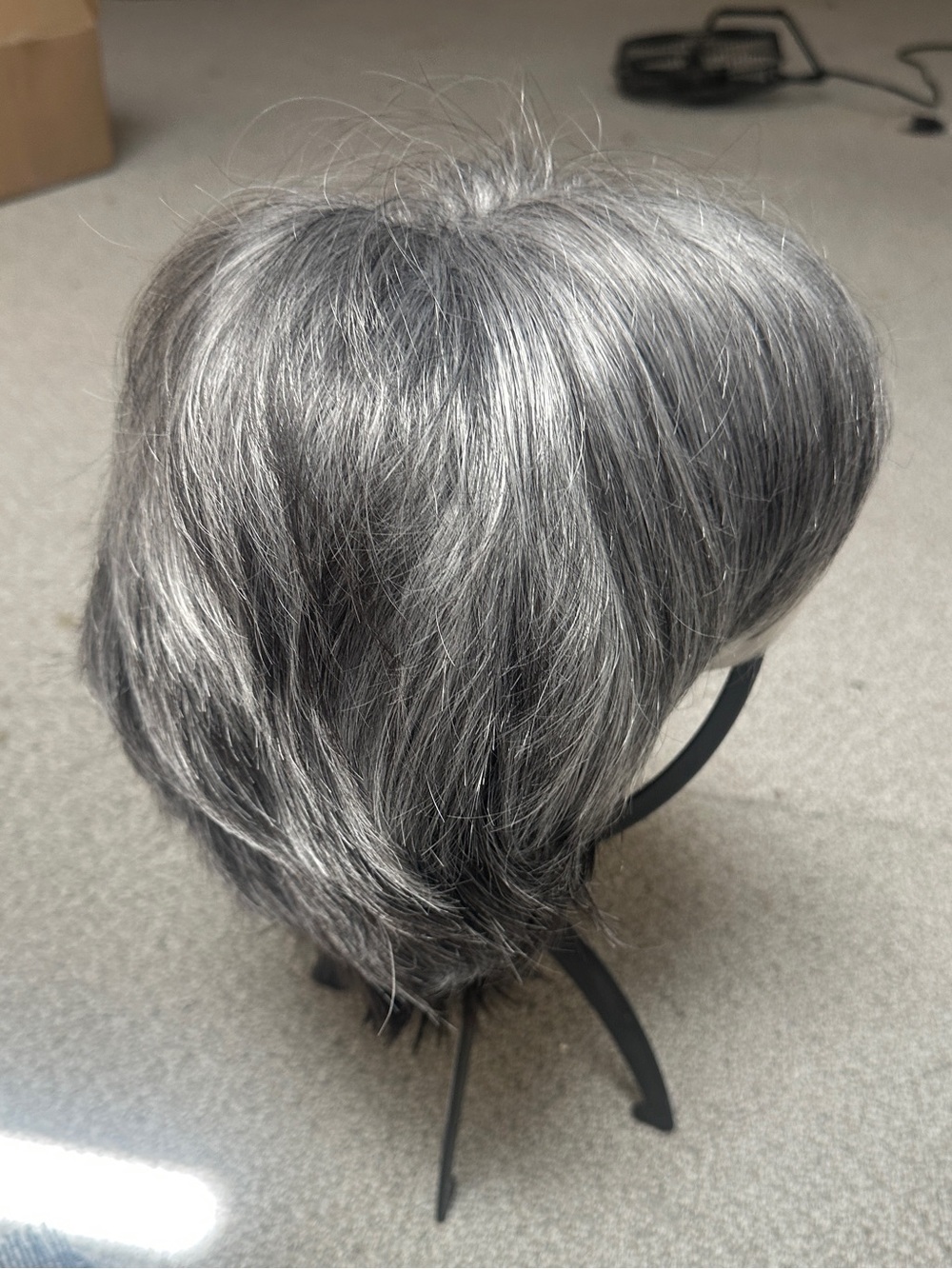 Liz Wig
Short Wavy Mum Cosplay Wig (Dark Grey w/Medium Silver)